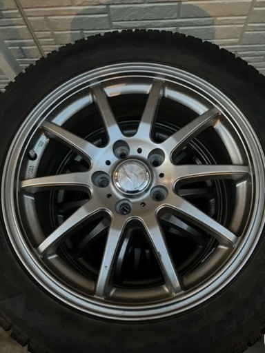 ②スタッドレスタイヤ PIRELLI アイスコントロール215/55/R17