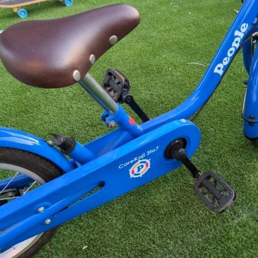 自転車　大人の補助用持ち手、補助輪つき