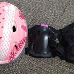 子供用ヘルメットとサポート