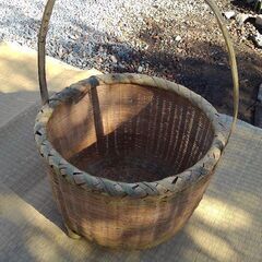 竹製籠　取手足付き