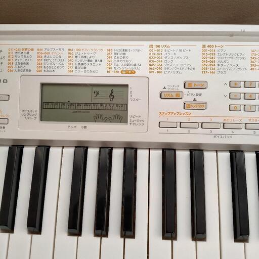 カシオ キーボード、スタンドつき CASIO LK-320 ホワイト キーボード