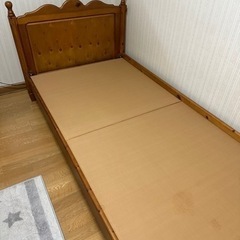 木製シングルベッド（フレームのみ）