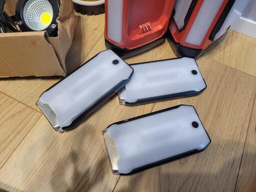 コールマンランタン×3つ 屋外用ライト×2