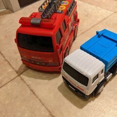 サウンド消防車＆プルバックゴミ収集車