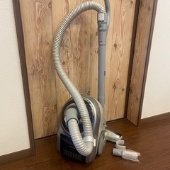 TOSHIBA　東芝　サイクロン式掃除機　VC-Y2XQ