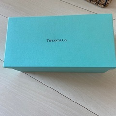 Tiffanyマグの箱　サイズ違いですが紙袋もセット