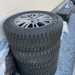 スタッドレスタイヤ　215/65R16