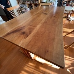 天然無垢桜の木のダイニングテーブルと椅子