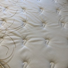 シモンズ　ゴールデンバリューピロートップ