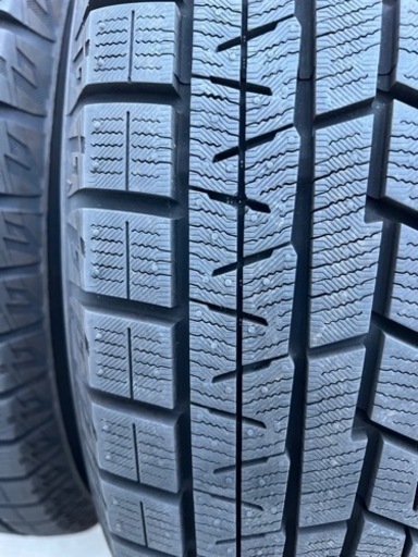 スタッドレスタイヤ　195/65R15  2021年製　ヨコハマ　ナット付