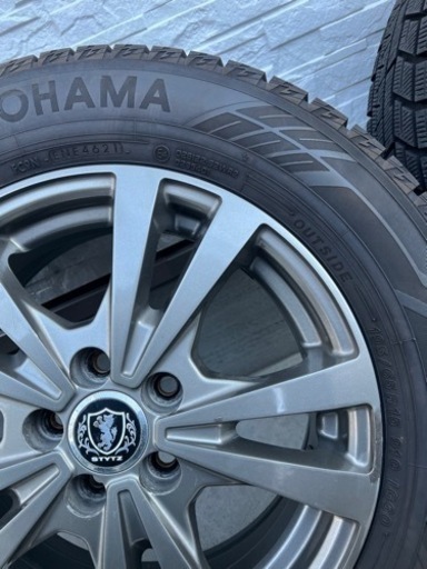スタッドレスタイヤ　195/65R15  2021年製　ヨコハマ　ナット付