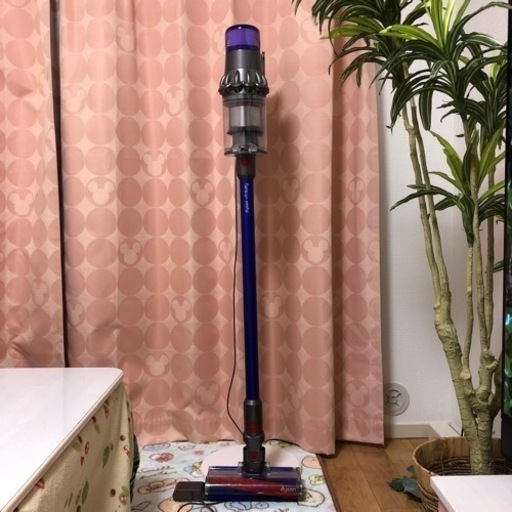 Dyson V 11フラフィ　掃除機　かなりお値下げしました。決定致しました。