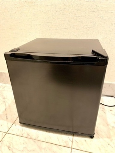 冷凍庫 家庭用 小型 32L 右開き ブラック 美品 １年間使用 maxzen JF032ML01GM