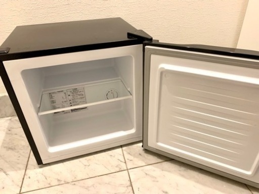 冷凍庫 家庭用 小型 32L 右開き ブラック 美品 １年間使用 maxzen 