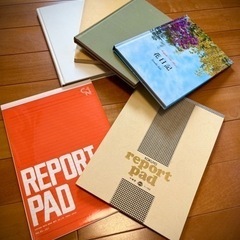 レポート用紙（2冊）無地ノート（3冊）、日記帳、三つ折りファイル