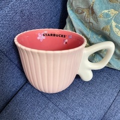 ピンクの蝶形マグカップ