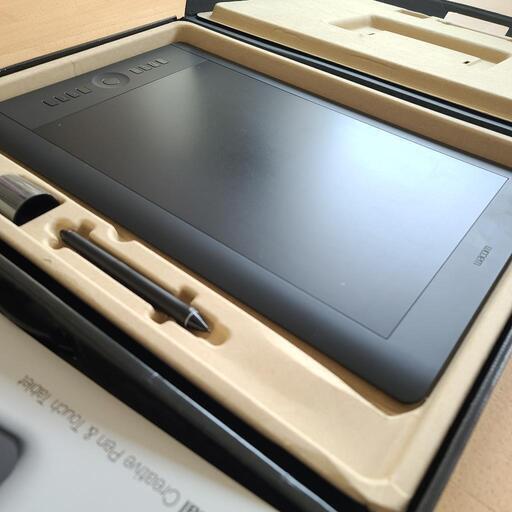 在庫あ格安 Wacom intuos pro PTH-851 K1（Lサイズ）板タブ peL1d