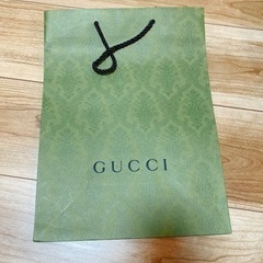 ショッパー　GUCCI サンローラン　ACNE STUDIOS