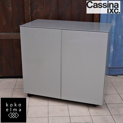 Cassina ixc.(カッシーナ イクスシー) のLOTUS(ロータス) 2ドアキャビネットです。モダンでスタイリッシュなデザインはリビングボードはもちろん書斎やオフィスのブックシェルフなどにも♪CL410