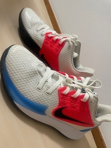 値下げしました！NIKE カイリーロー