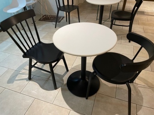 テーブル2 、椅子4セット
