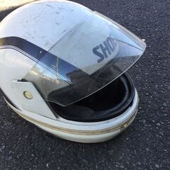 ボロいバイクのヘルメット SHOEI