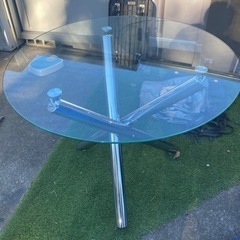 ガラス　ダイニングテーブル丸型