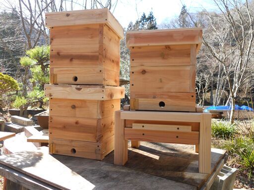 日本ミツバチ 重箱式巣箱2段×3セット+オリジナル脚付き金網・底板引出し巣箱台