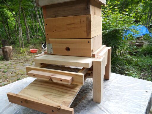 日本ミツバチ 重箱式巣箱2段×3セット+オリジナル脚付き金網・底板引出し巣箱台