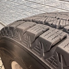 ハイラックスサーフ BRIGESTON BLIZAK DM-V3 スタッドレス4本 265\\70R16