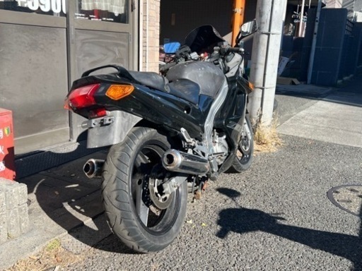 ZZR250は最強ツインで4気筒を凌駕する超ロングラン人気！【このバイクに注目】 | このバイクに注目 | RIDE HI(ライドハイ)/愉しさのためすべてを注ぐライダーのメディア