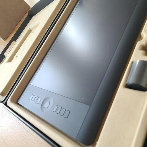 ワコム ペンタブレット intuos Pro Lサイズ PTH-851