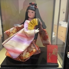 人形ケース付き人形と羽子板