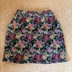花柄のミニスカート
