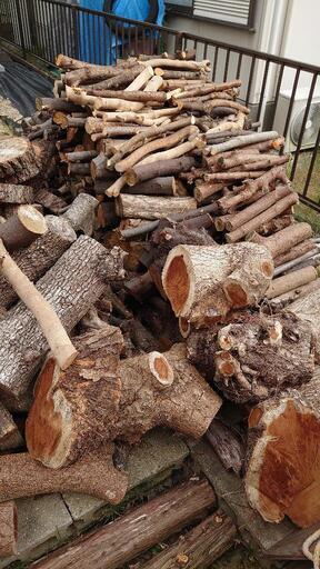 薪ストーブ用薪300kg30000円、1kg100円 薪ストーブ用薪300kg30000円、1kg100円