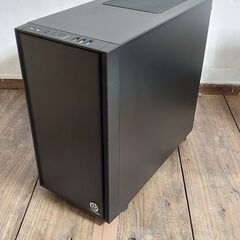 ミニタワー型PCケース Versa H17