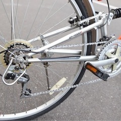 カッコいいスポーツ車ーオレンジ