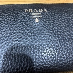 プラダ　長財布