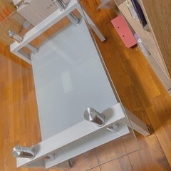 ⚠️取引中【美品】ガラス製ローテーブル/クリア/収納つき