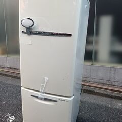 少し古いが綺麗なコンクパクト冷蔵庫