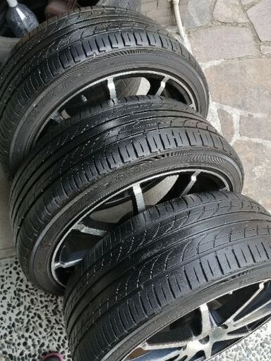 ヨコハマタイヤ　215 40R18  85W