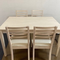 ダイニングテーブル(4人可)・椅子4脚、(PCモニター台もあり)