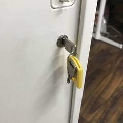 🔷🔶🔷KI15/16　OKAMURA オカムラ 3枚引き違い書庫 3段 鍵付 2017年製 スライド書庫 キャビネット レクトライン オフィス家具 スライド扉②🔷🔶🔷