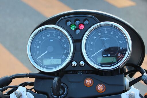 ＭＯＴＯ　ＧＵＺＺＩ Ｖ７IIストーン カスタム  モトグッチ