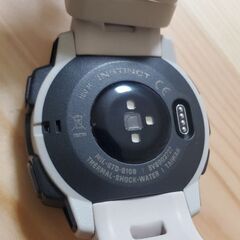Garmin Instinct (いわゆる初代？) カーキ