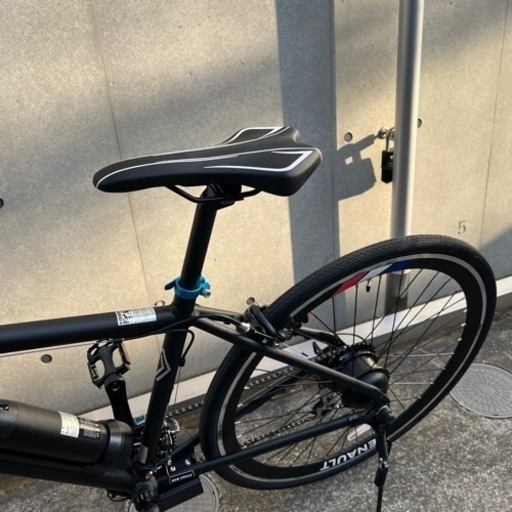 自転車 【超美品】電動アシスト自転車 ルノー製マットブラック 〔補償 