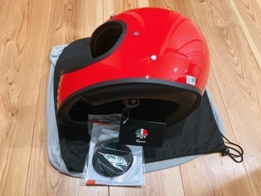 agv 赤ヘルメット　Mサイズ新品　未使用