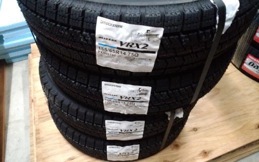 新品！ブリヂストンブリスタッドレスタイヤVRX2　155/65R14工賃込み33000円！