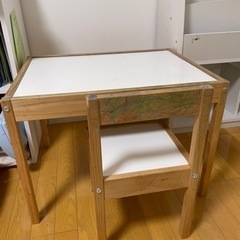 IKEAの子供用学習机&椅子