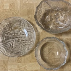 ガラス皿(各50円)